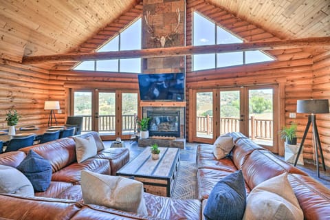 Luxury Cabin in Valley Springs with Theater and Views! House in Calaveras County