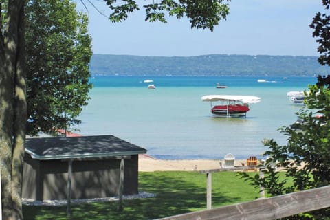 Lone Star Escape House in Glen Lake