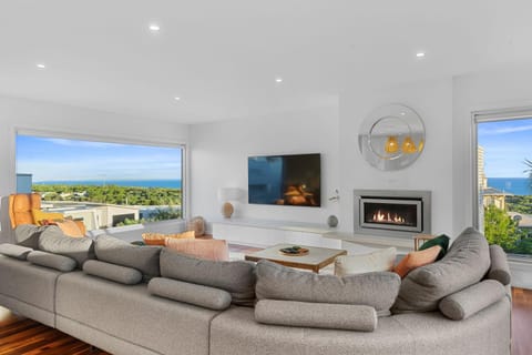 Luxurious Terrace Hideaway with a Heated Pool House in Ocean Grove