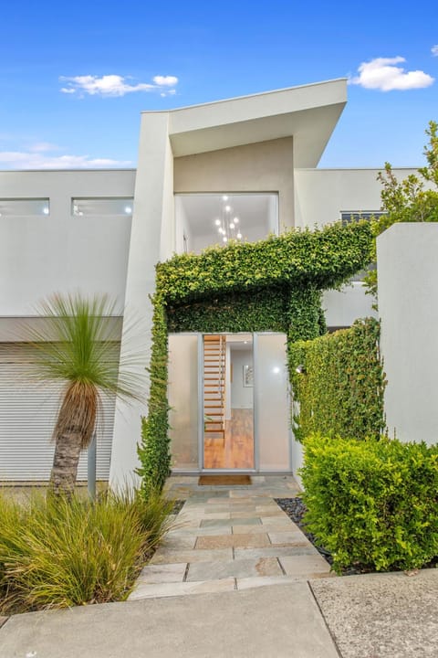 Luxurious Terrace Hideaway with a Heated Pool Haus in Ocean Grove