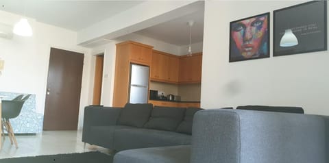 ELLA LUXURY APARTMENT - (BREAKBOOKING CY) Appartement in Limassol City