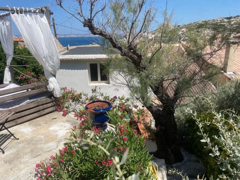 Au cœur du Parc National du Massif des Calanques, la Flibuste des Goudes, Maison 2 chambres, climatisée, jardins, solarium, proche plage, large vue mer House in Marseille