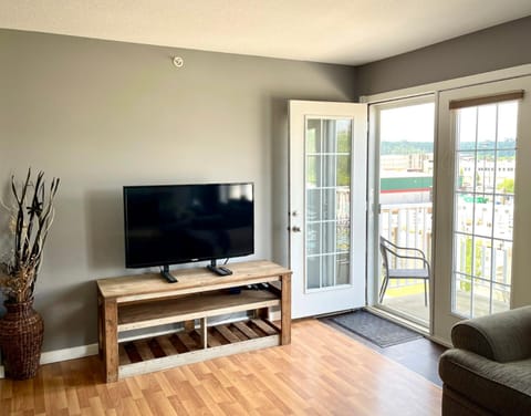 Top Floor Riverfront Condo with Stellar Sunsets! Condo in Fort McMurray