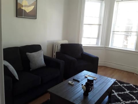 Cozy 3 BR for U Near Manhattan View, 15 Min to NYC Apartment in North Bergen