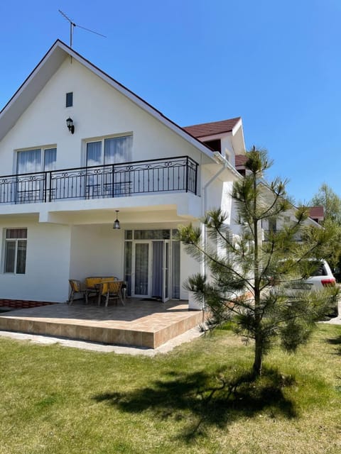 Property building, Spring, Day, Garden view