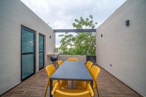 Casa nueva con terraza y alberca en Temozón Norte House in Merida