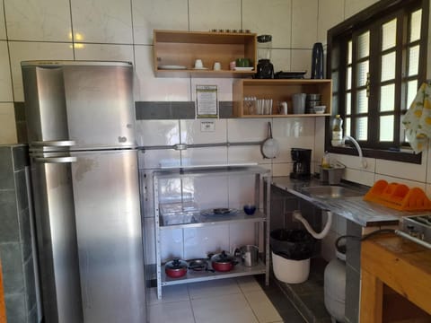 Kitchen or kitchenette, minibar, stove, toaster