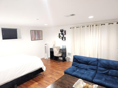 Lovely Private 2 Bedroom Suite near EWR/NYC Condo in Hillside