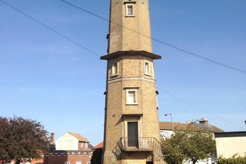 Sea Breeze is next to the Beach & Harbour House in Tendring District