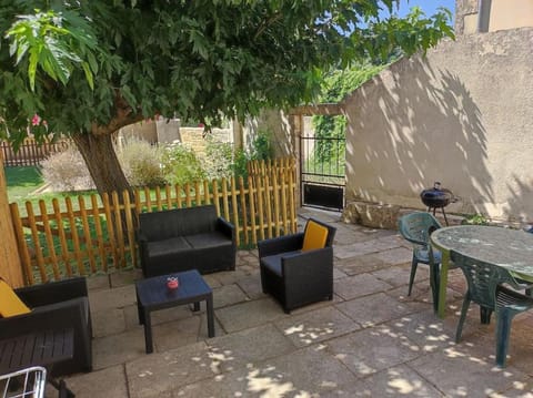 Patio, BBQ facilities