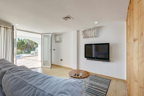 Modern independent studio apt in luxury villa Apartment in Benalmadena