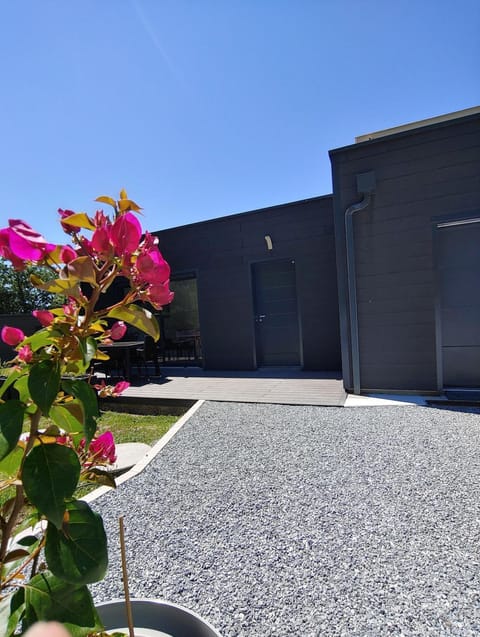 Facade/entrance, Garden view