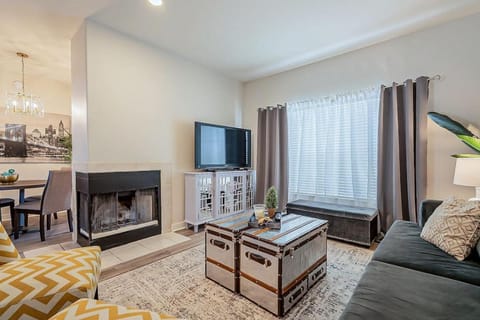 Luxury resort style condo Free Wi-fi and Parking House in Tempe