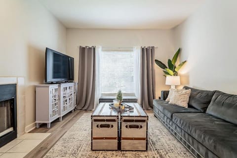 Luxury resort style condo Free Wi-fi and Parking House in Tempe