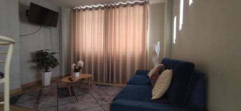 Confortable APT-Estudio con WIFI,Neflix y PKG Gratis Apartment in Los Olivos