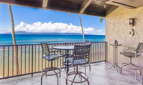 The Noniluna A402 and A405 Direct Ocean Front Penthouses - Sleeps 19 Condo in Kaanapali