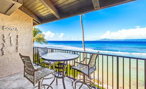 Noniluna 1 & 2 Rent Together - Sleeps 20 Apartment in Kaanapali