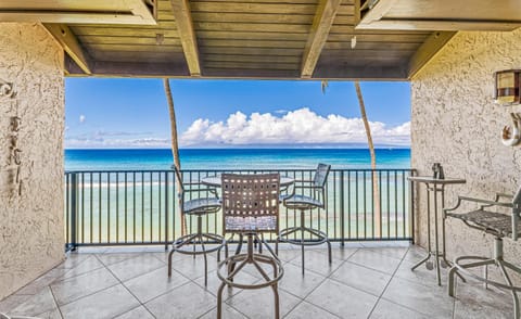 The Noniluna A402 and A405 Direct Ocean Front Penthouses - Sleeps 19 Copropriété in Kaanapali