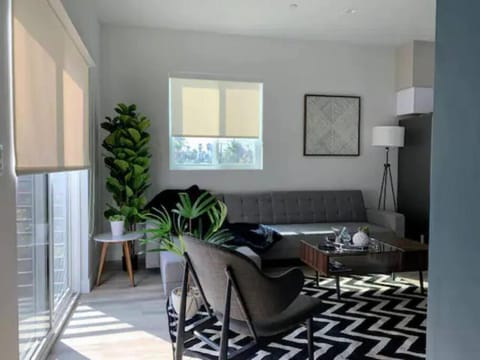4BR Townhouse in Mid City House in West Hollywood
