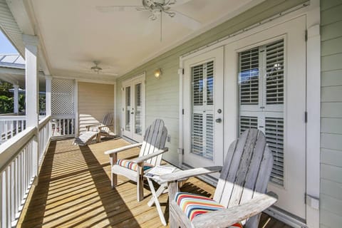 Coral Palm by AvantStay Key West Walkable Gated Community Shared Pool Month Long Stays Only House in Stock Island