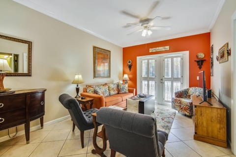 Coral Palm by AvantStay Key West Walkable Gated Community Shared Pool Month Long Stays Only House in Stock Island