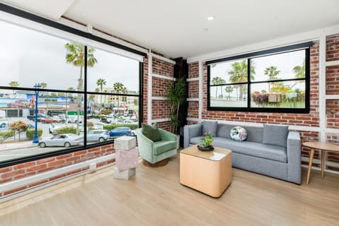 The Brick Boutique Hotel Hotel in Oceanside