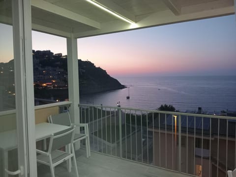 Balcony/Terrace, City view, Sea view, Quiet street view