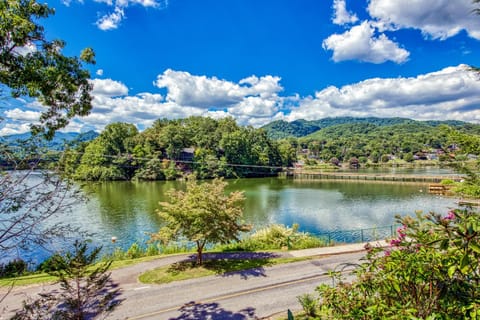 Lakeshore Treetops Maison in Lake Junaluska