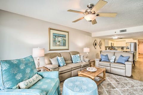 Beachfront Redington Shores Condo with Pool! Apartment in North Redington Beach