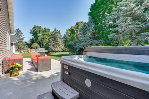 Mankato Getaway with Game Room and Salt Water Hot Tub! House in Mankato