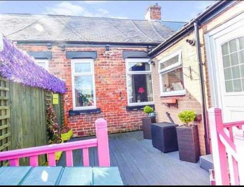 Sommerset Cottages - 2 BR House Apartment in Sunderland