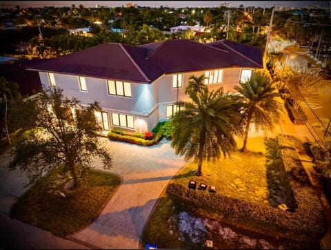 Recently Built 7000 SF Mansion w Pool GameRoom House in Lauderdale-by-the-Sea