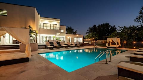 Ultra Modern Estate 9BR Pool Resort Amenities Villa in Plantation