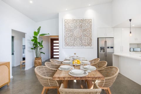 Bathers Pet Friendly 4 Mins Walk to Beach House in Culburra Beach