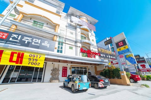 Property building, Day, Neighbourhood, Street view