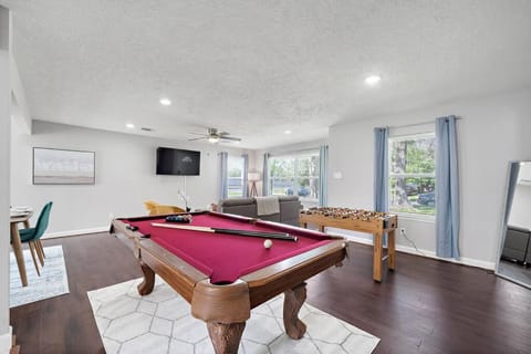 Deluxe Escape Near Med Center Pool Games House in Bellaire