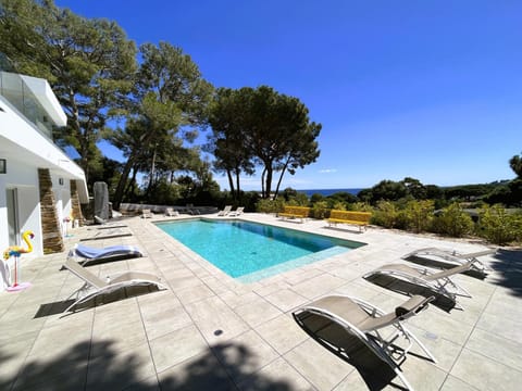 Villa 6 Chambres, Piscine, vue Mer, à Proximité de la Plage , Cavalaire-sur-mer Chalet in Cavalaire-sur-Mer