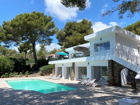 Villa 6 Chambres, Piscine, vue Mer, à Proximité de la Plage , Cavalaire-sur-mer Moradia in Cavalaire-sur-Mer