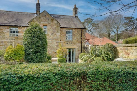 Spence Lodge: Beautiful 2-Bedroom Stone Cottage Casa in Alnmouth