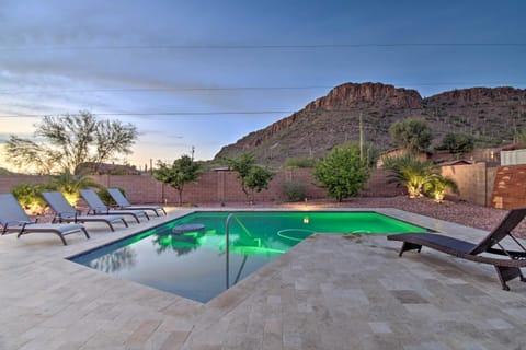 Luxe Phoenix Home Desert Butte View and Heated Pool House in New River