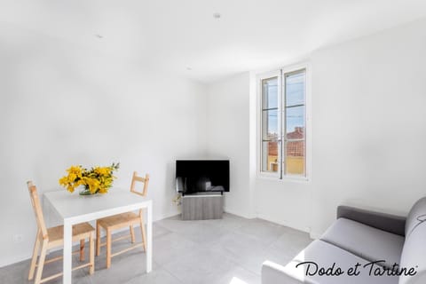 Bright 2 bedroom with AC - Dodo et Tartine Apartment in Toulon