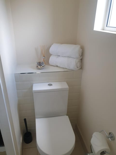 London Luxury 2 Bedroom Apartment 5 min from tube station with free parking Apartment in Ilford