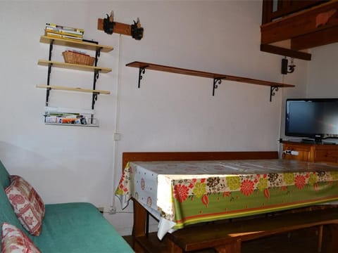 Appartement cosy avec mezzanine et parking, proche des pistes - FR-1-592-47 Apartment in Bolquère