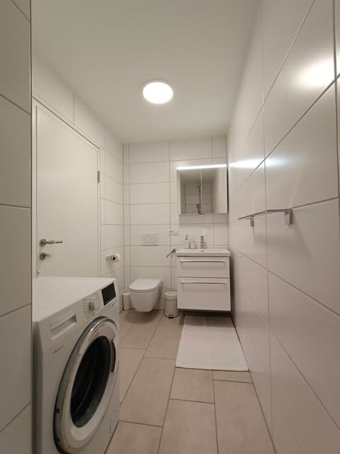 Toilet, Bathroom, towels, washing machine