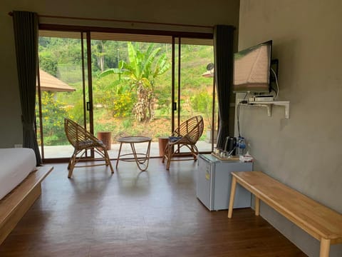 Seating area, Dining area, Garden view