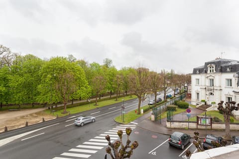 Garden view, Street view