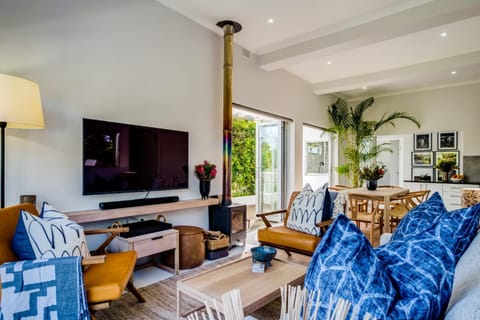 Instow Cottage Chalet in Sea Point