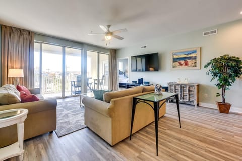 Walk to Shore Roomy Condo in North Myrtle Beach! Apartment in North Myrtle Beach