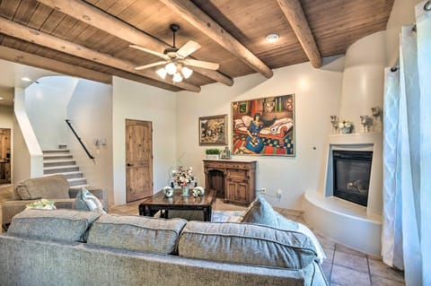 Tasteful Home with Hot Tub Less Than 2 Mi to SF Plaza! House in Santa Fe