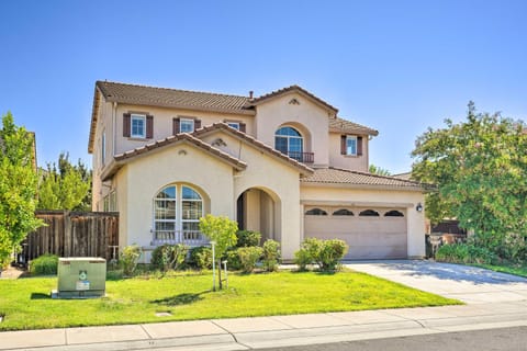 Elk Grove House with Grill about 3 Mi to Old Town! Maison in Elk Grove